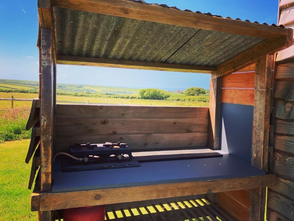 Shepherds Hut In A Private Meadow With Sea Views Hartland Exterior photo