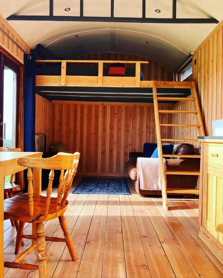 Shepherds Hut In A Private Meadow With Sea Views Hartland Exterior photo