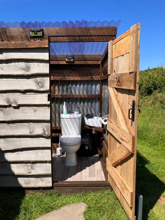 Shepherds Hut In A Private Meadow With Sea Views Hartland Exterior photo