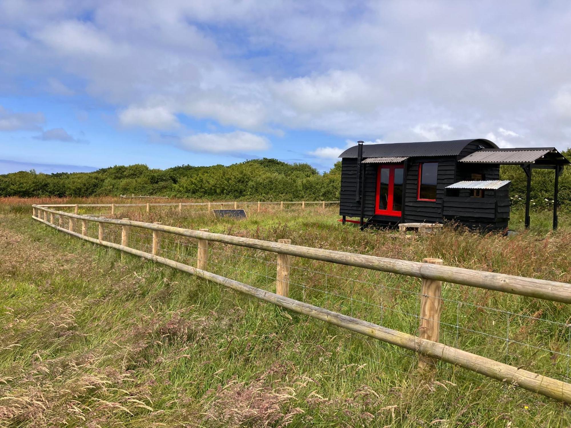 Shepherds Hut In A Private Meadow With Sea Views Hartland Exterior photo